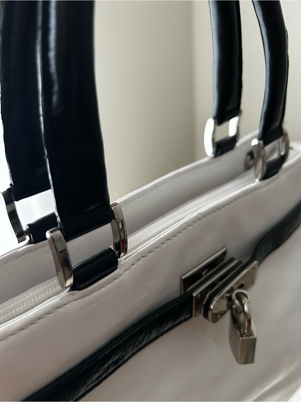 Danier Classic Two-Tone White and Black Top-Handle Leather Bag - Picture 3 of 6